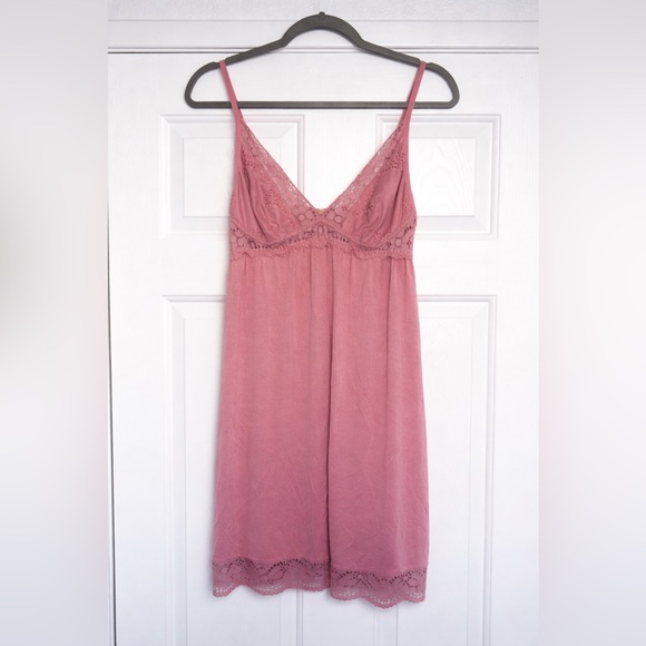 Eberjey Beatrix Plunge Chemise Eyelet Lace Detail, Dusty Pink size Large - Picture 2 of 3